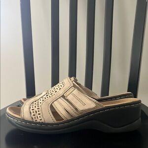 Clarks Tan Leather Comfort Sandals size 9.5 W